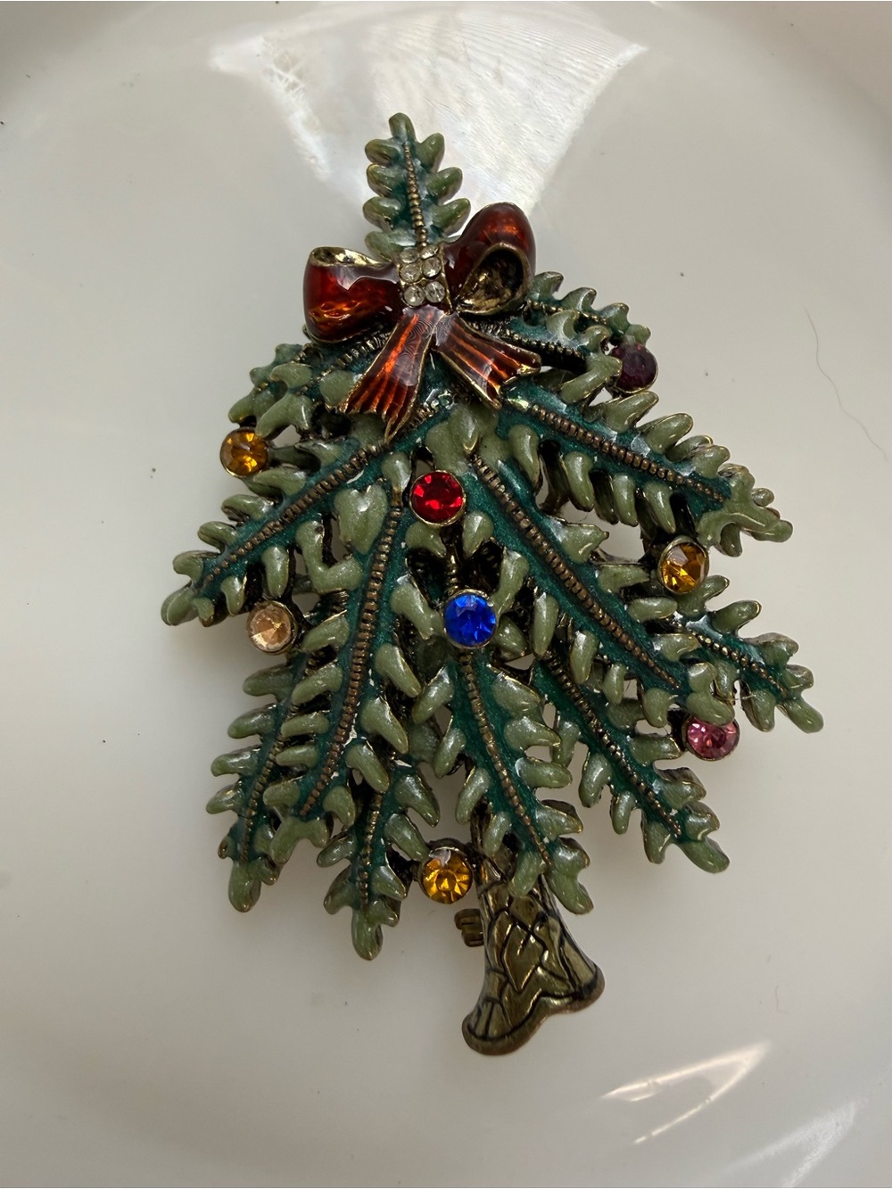 Vintage Avon Christmas Tree Brooch with Multicolor Rhinestones - Picture 3 of 5